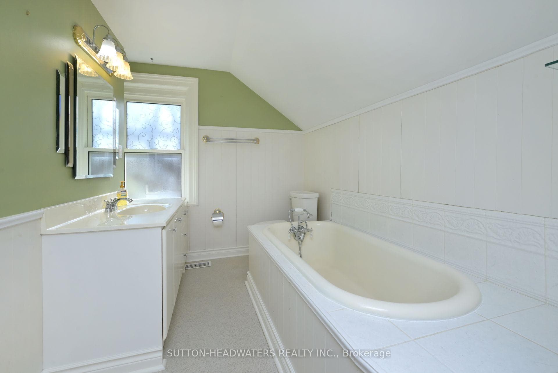 804 Forks Of The Credit Road photo 23