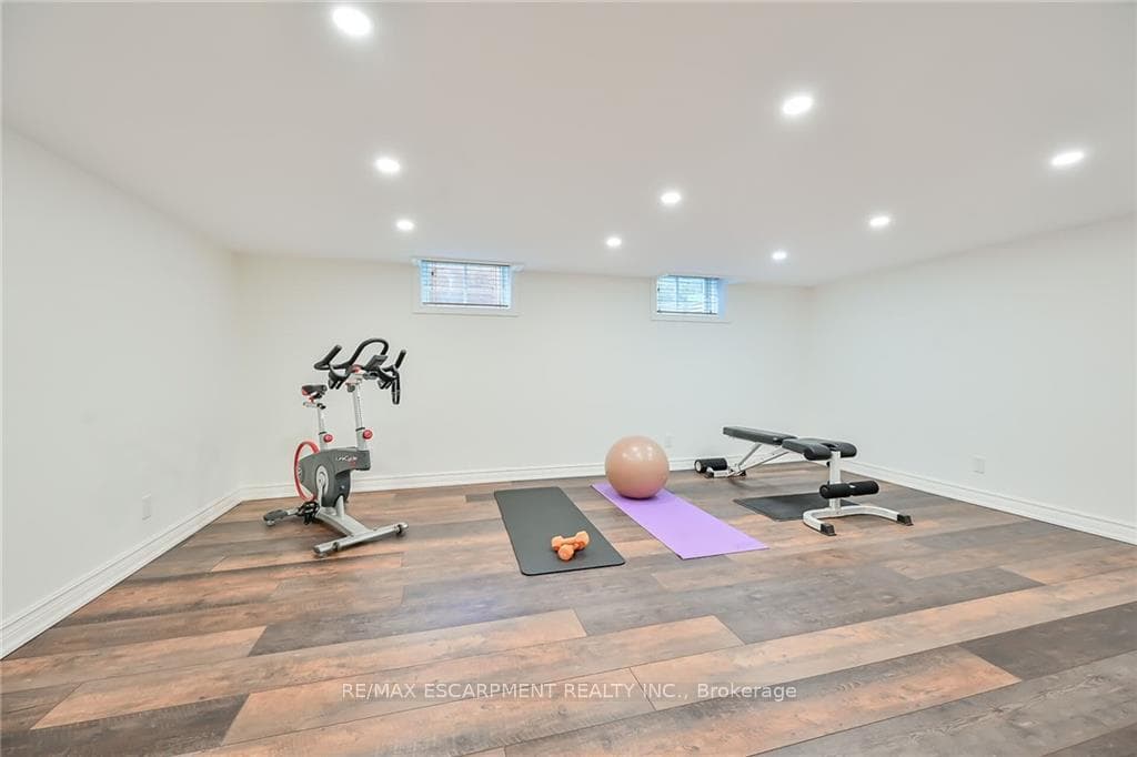 98 Dorchester Drive photo 29