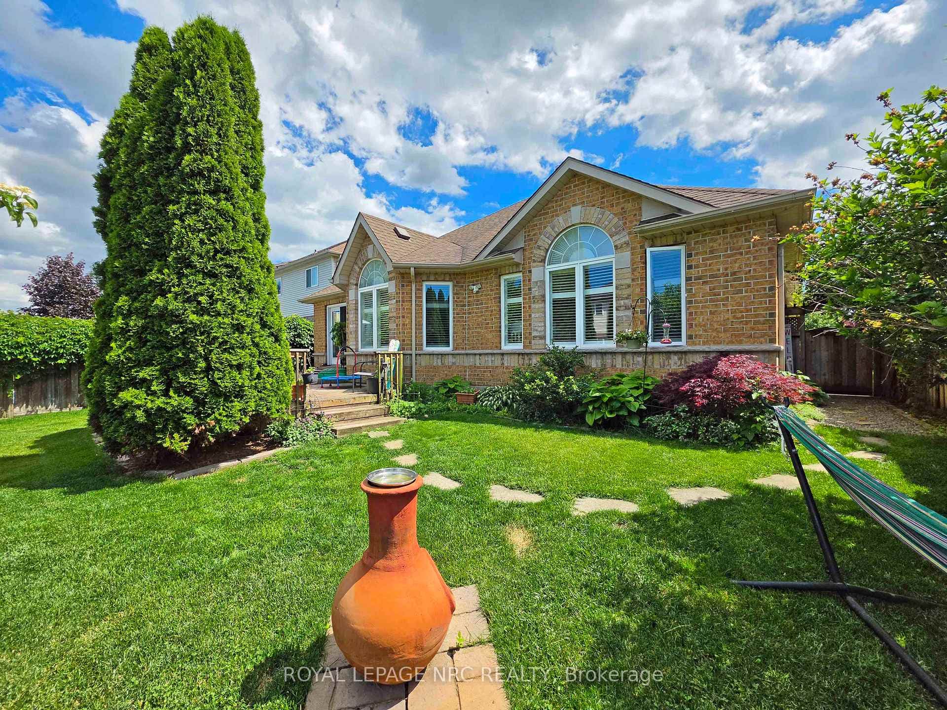 65 MCCAFFERY Crescent photo 43