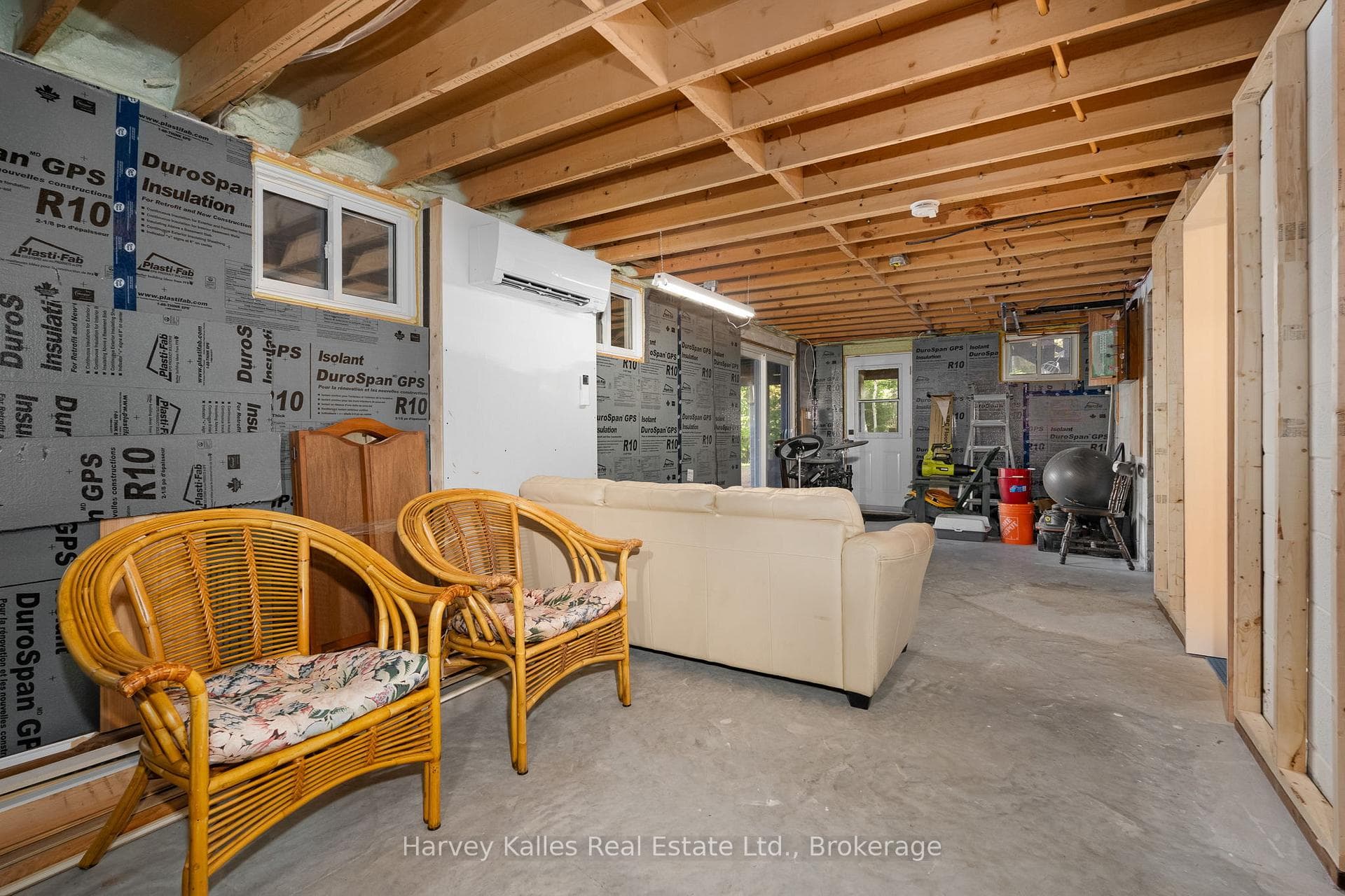 Lower level with separate entrance