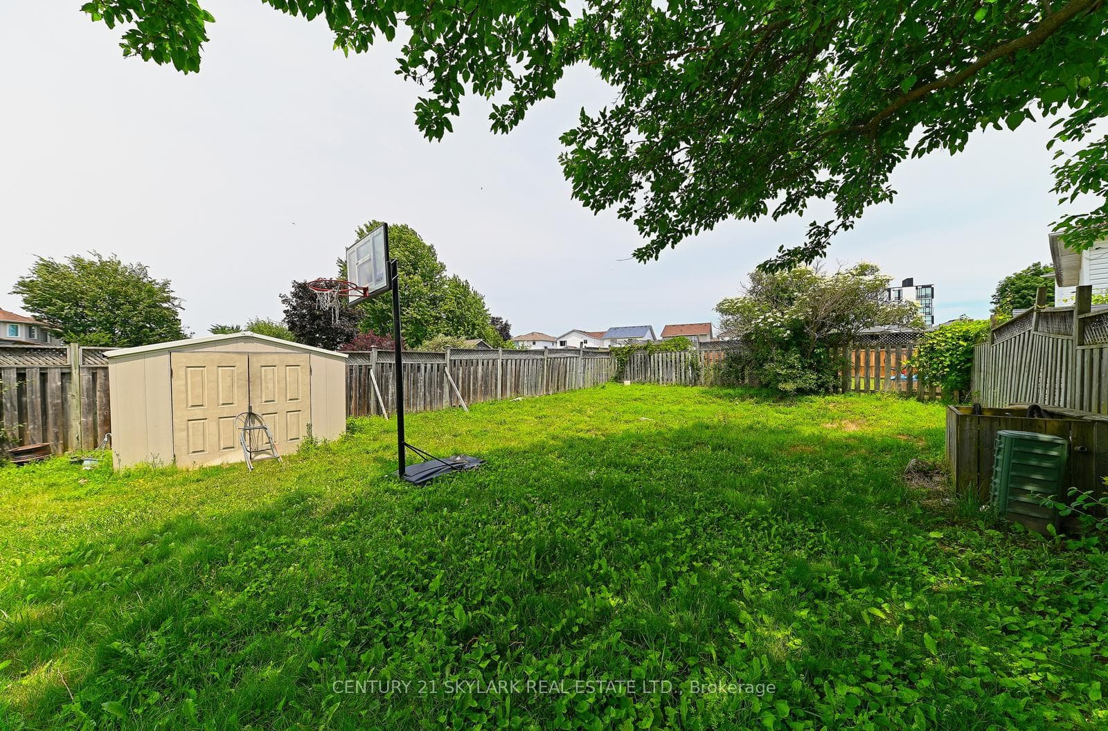 1922 Dalhousie Crescent photo 39