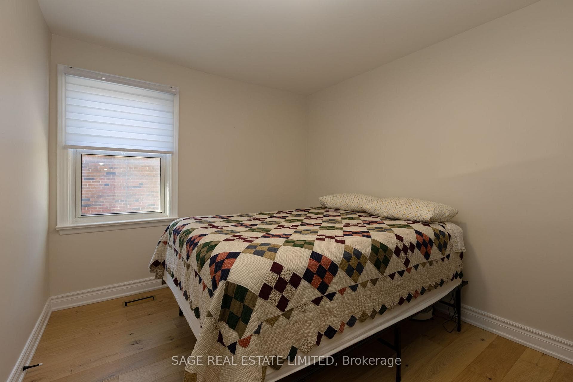 8 Lombardy Crescent photo 8