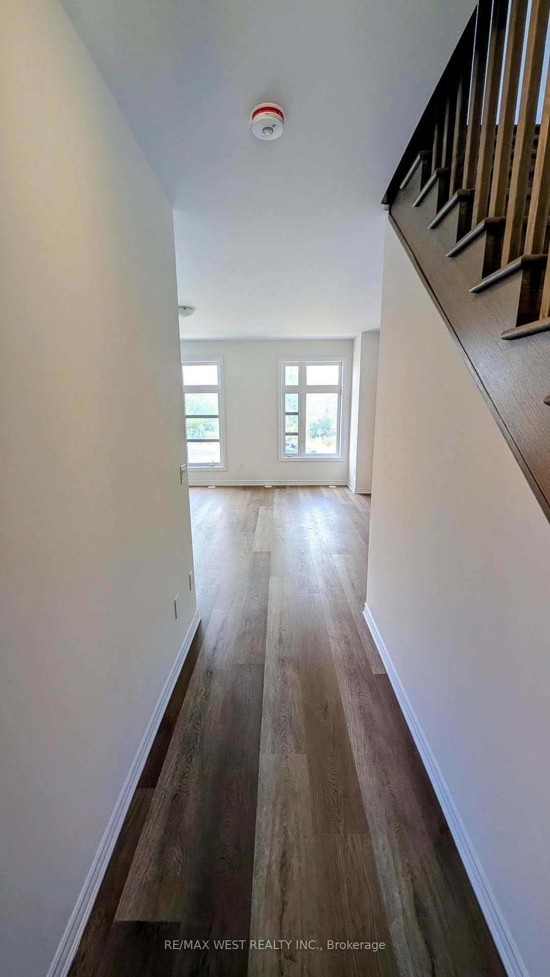 91 Inverary Crescent photo 3