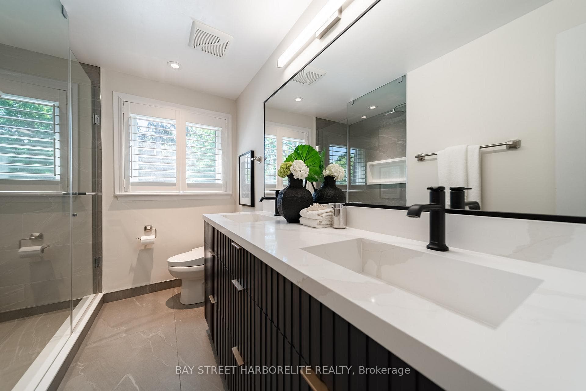 2366 Devon Road photo 23