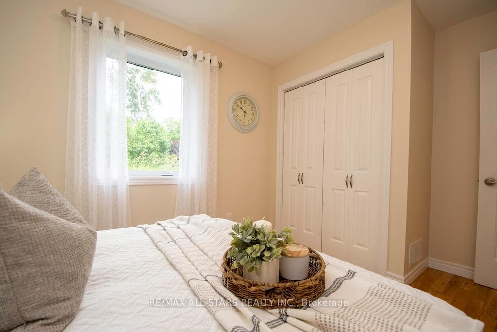 2315 Hillview Drive photo 18