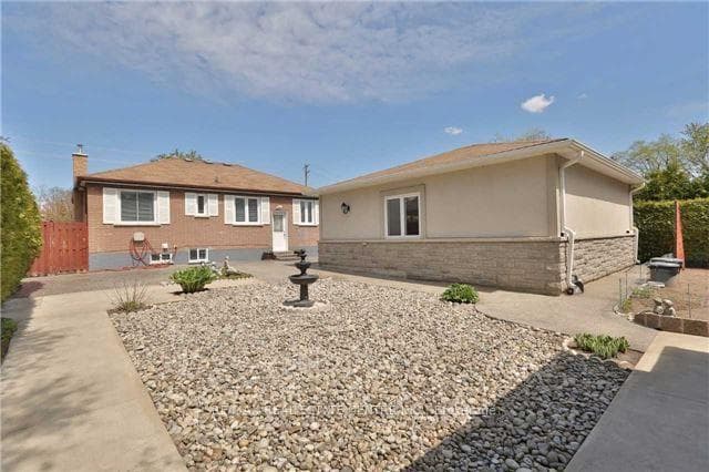 1016 Pinegrove Road photo 4