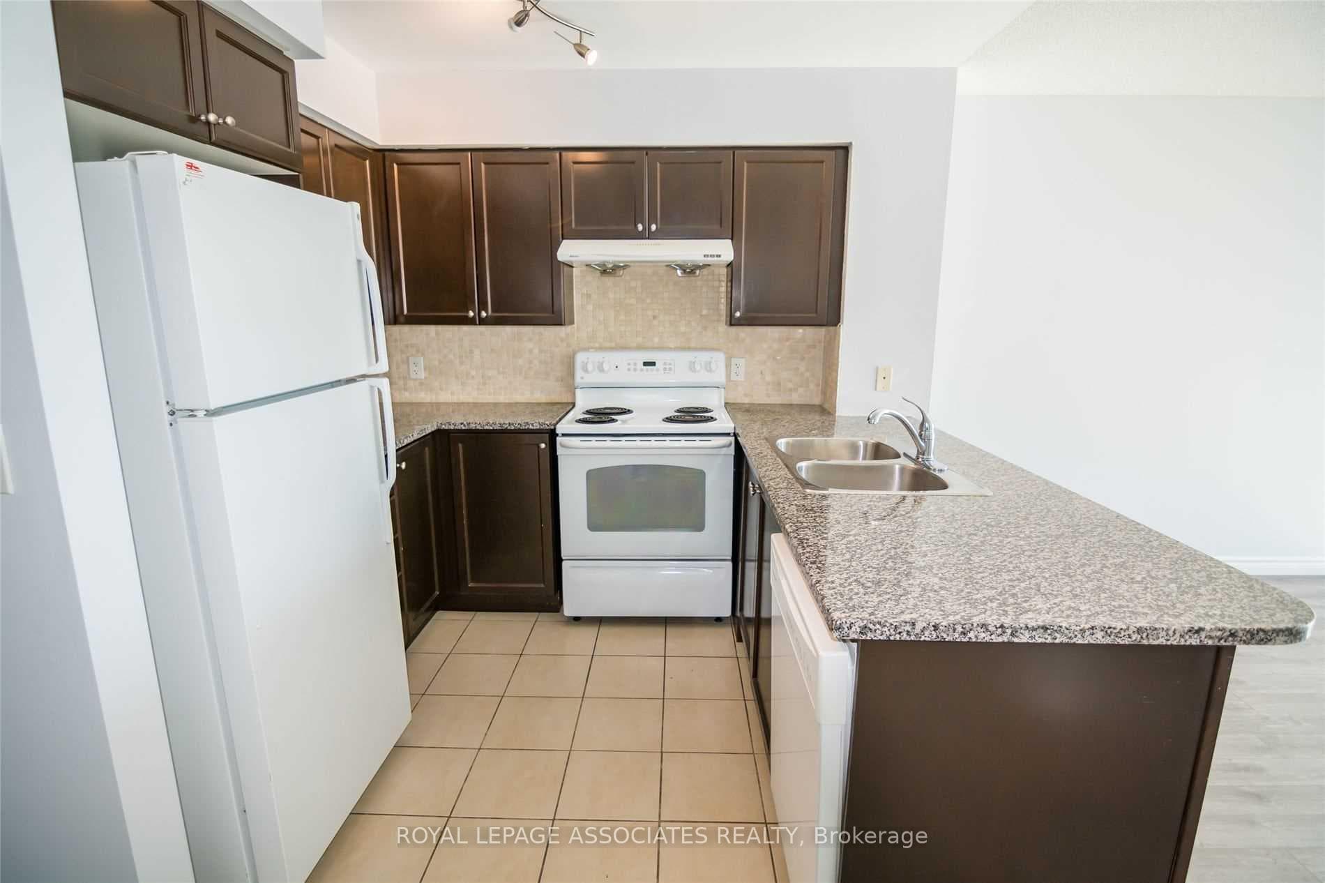 68 Grangeway Avenue Unit 1702 photo 5