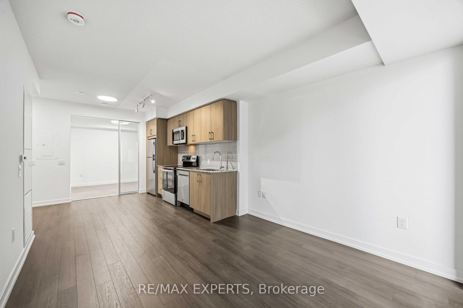 4010 Eglinton Avenue Unit 320 photo 11