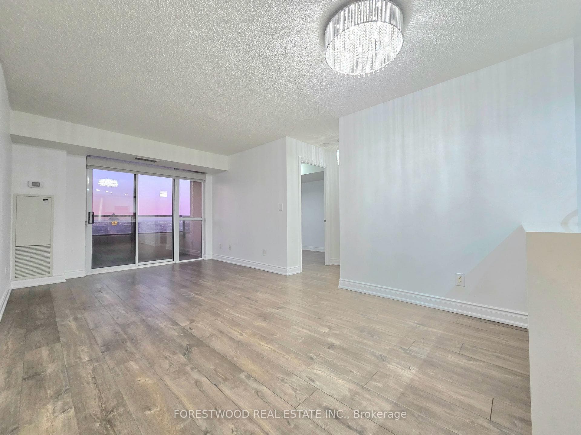 310 Burnhamthorpe Road Unit 3303 photo 7