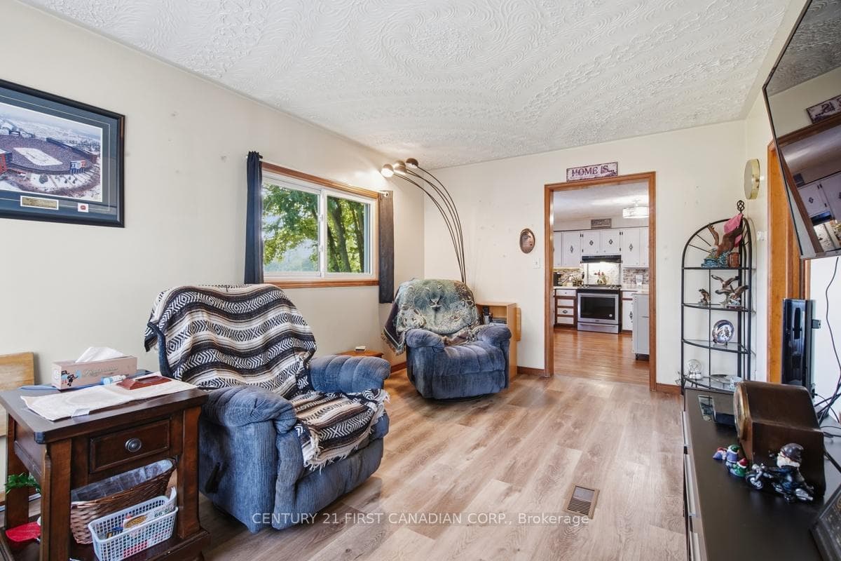 142 Frederic Street photo 8