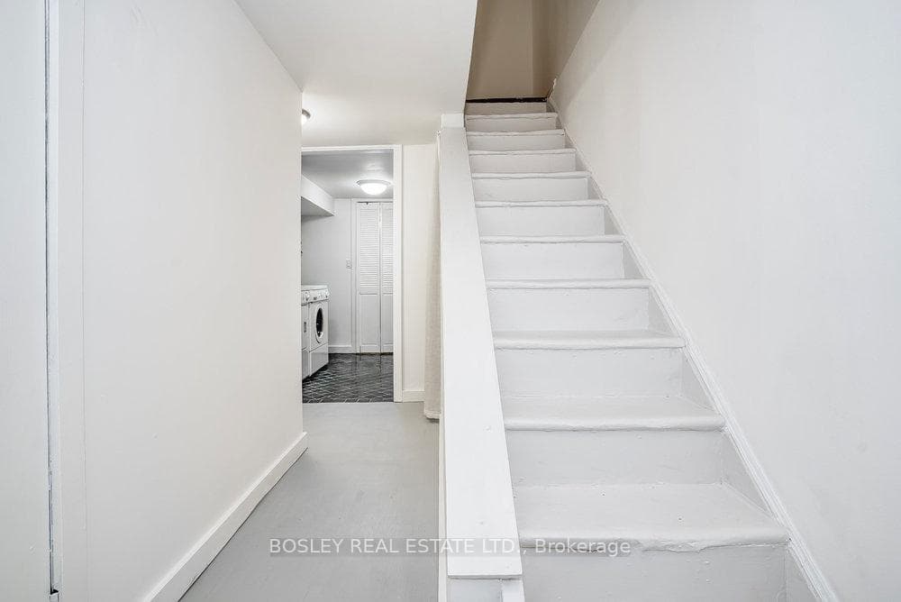38 Hook Avenue photo 29