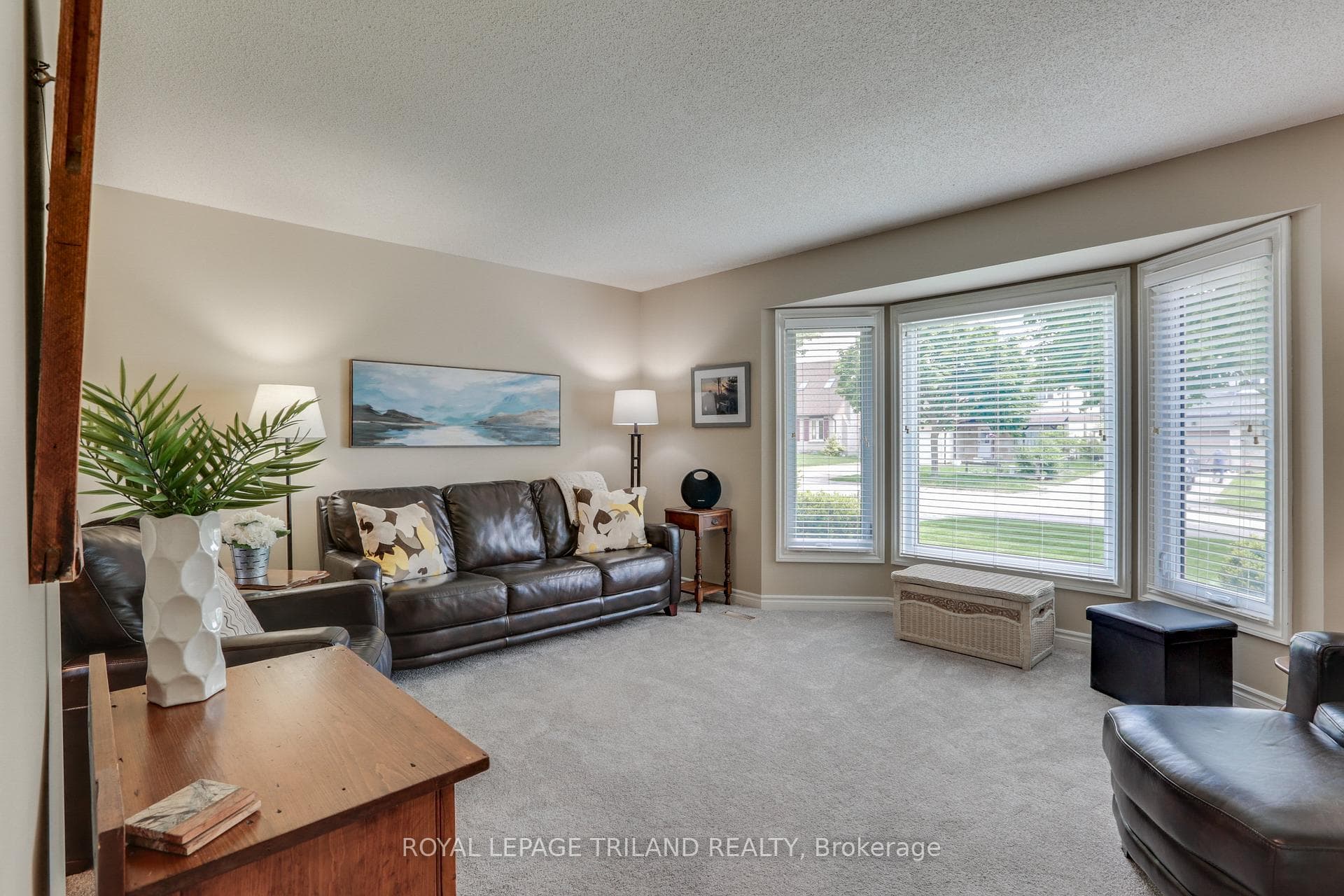 115 Acorn Crescent photo 6