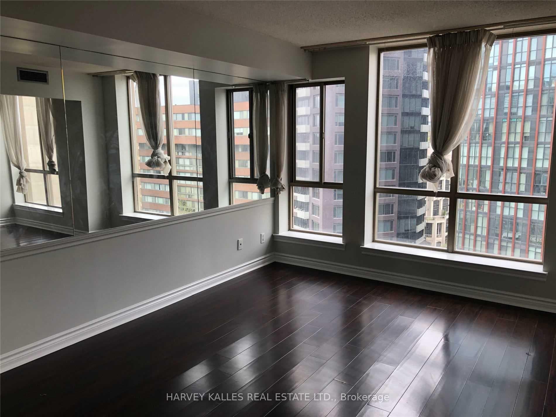 40 Scollard Street Unit 1405 photo 4