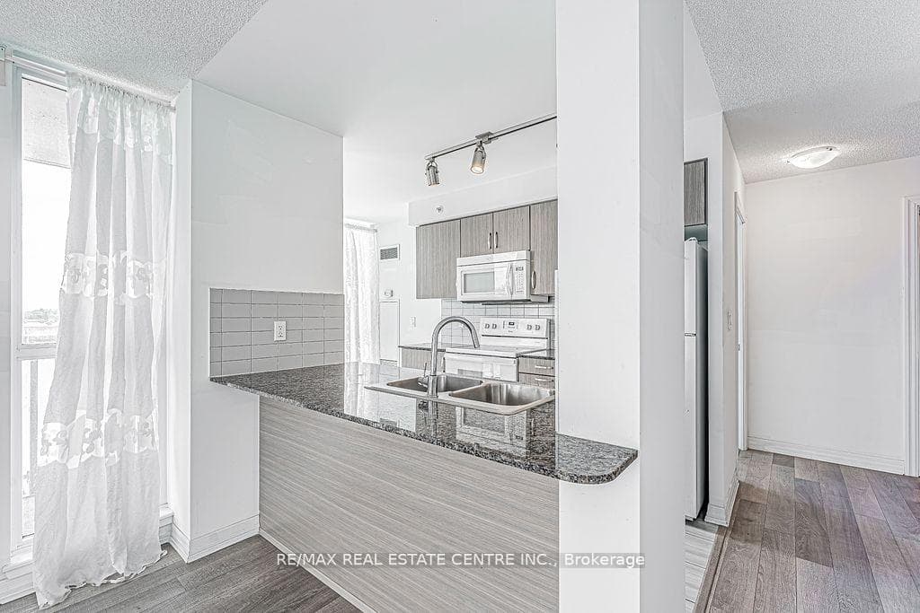 80 Esther Lorrie Drive Unit 512 photo 12