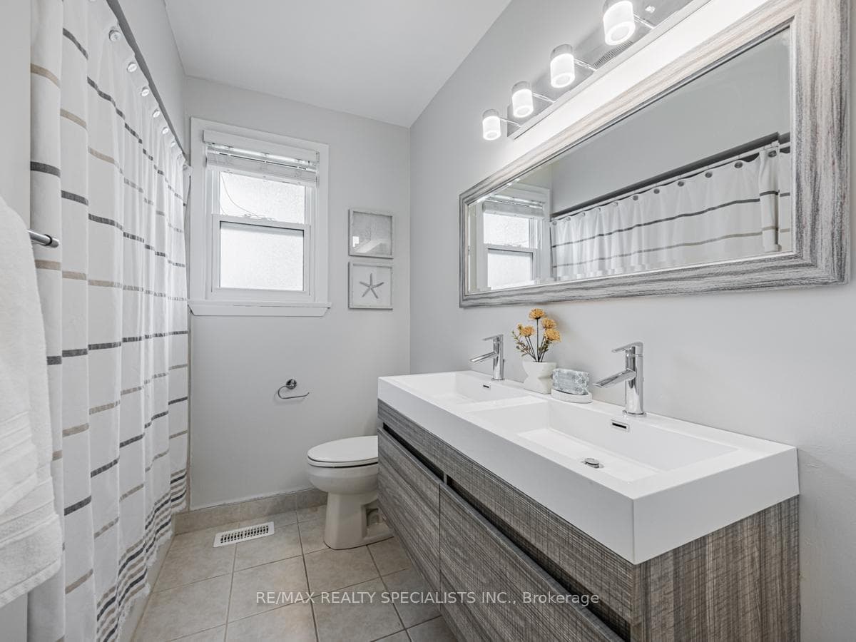 24 Parkway Avenue photo 12