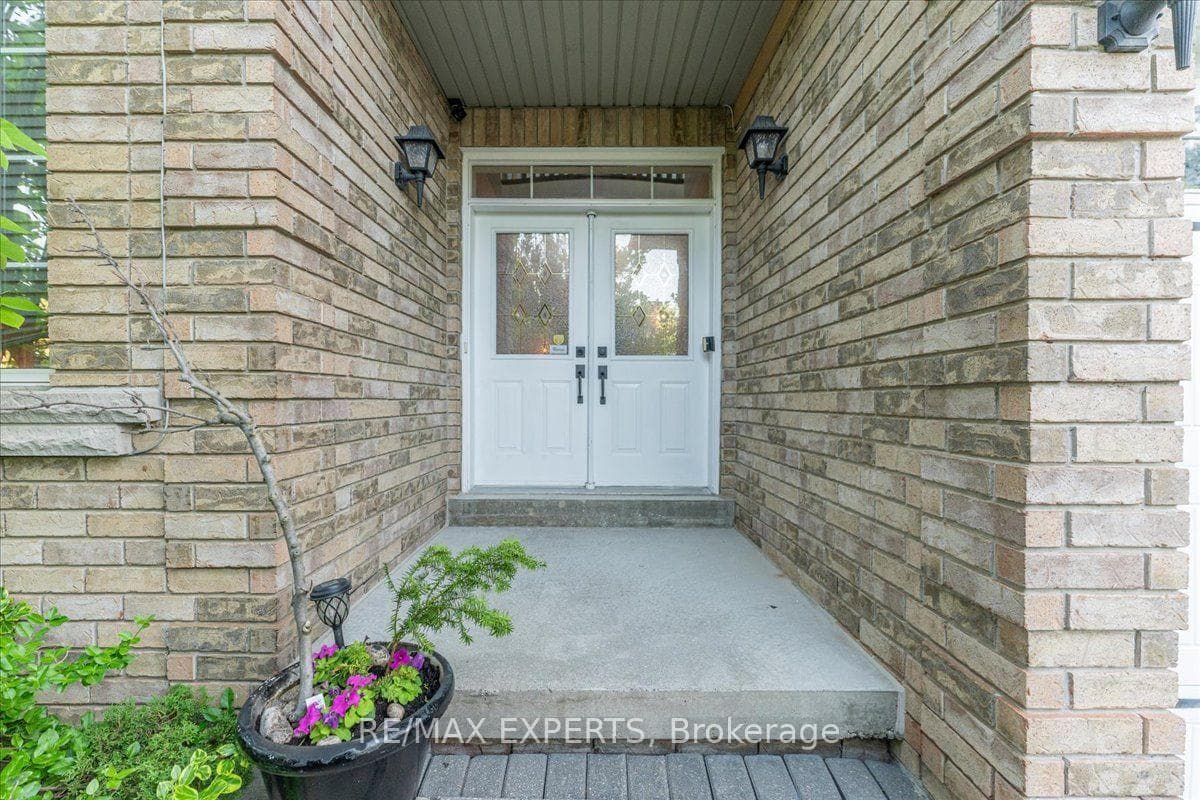 110 Velmar Drive photo 3