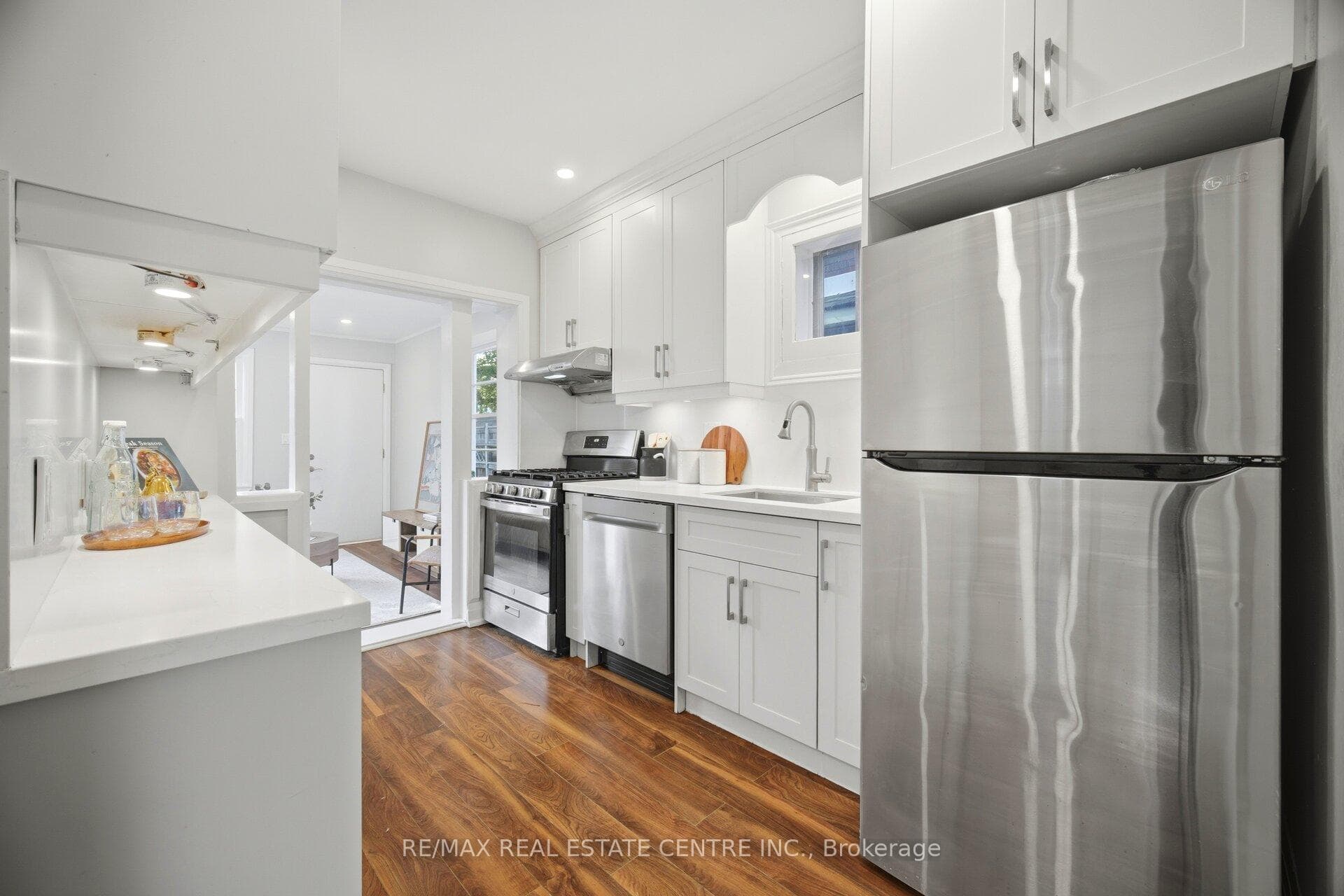 90 Holton Avenue photo 16