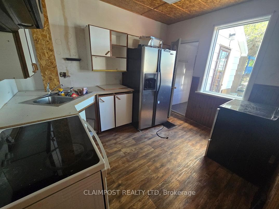 143 Tamarack Street photo 7