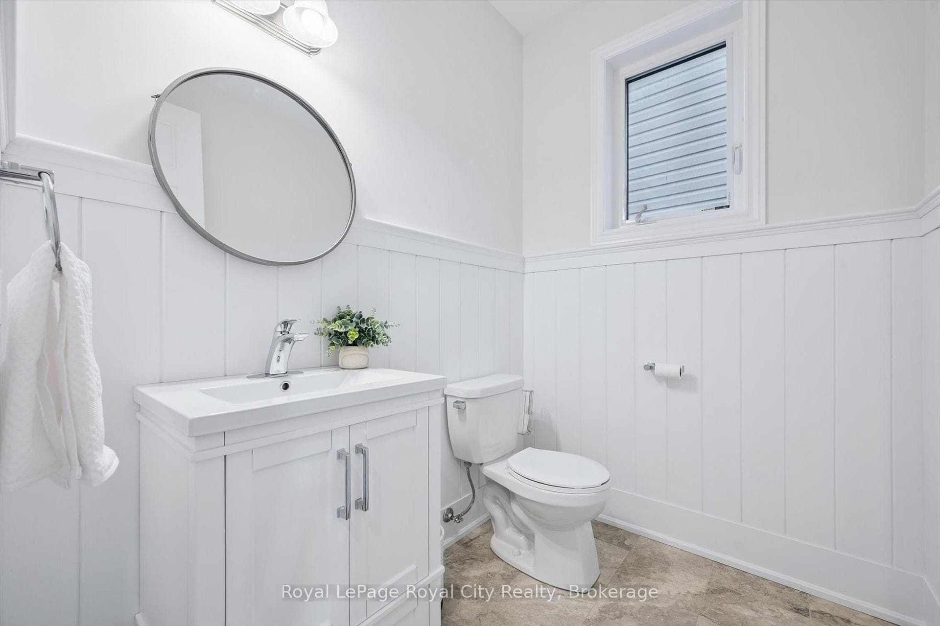 98 Kay Crescent photo 6