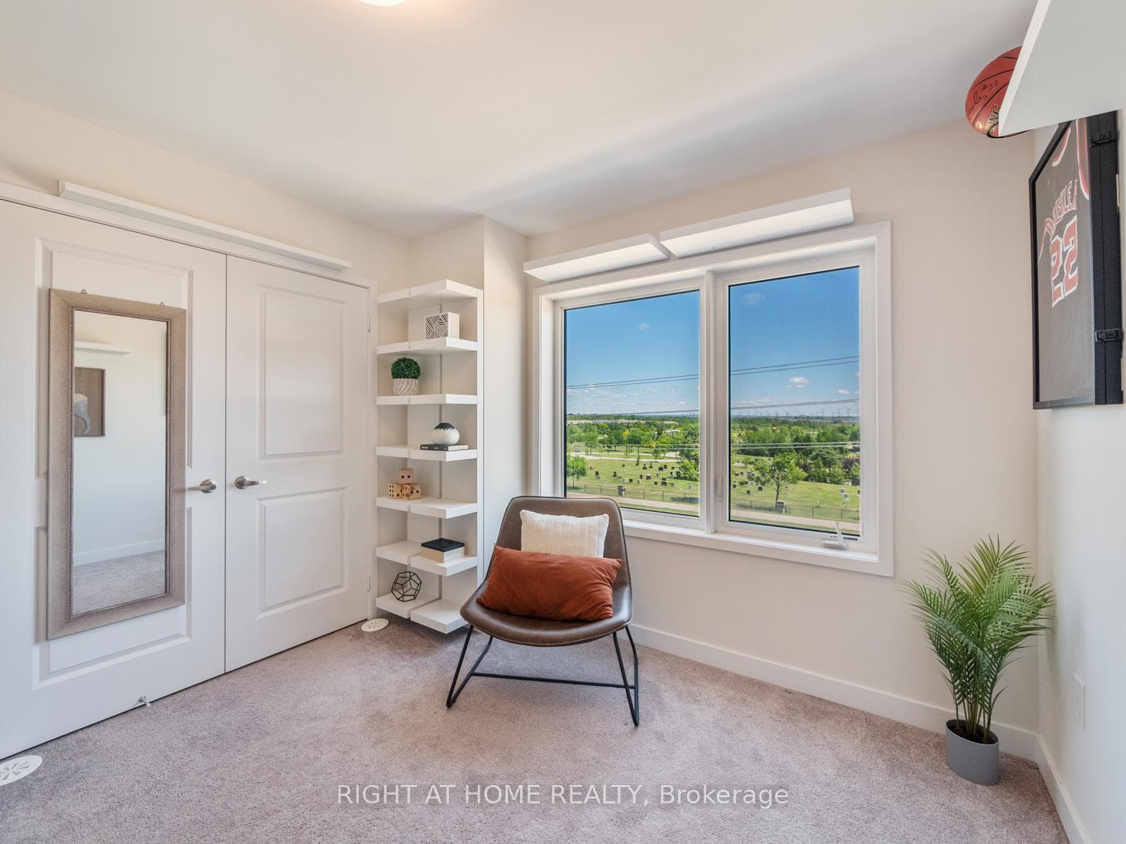 2550 Castlegate Crossing Unit 403 photo 32