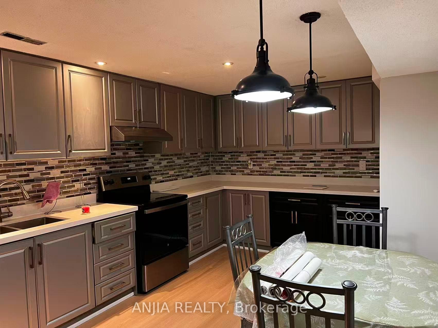 3441 Sanderling Crescent Unit Bsmt #1 photo 2