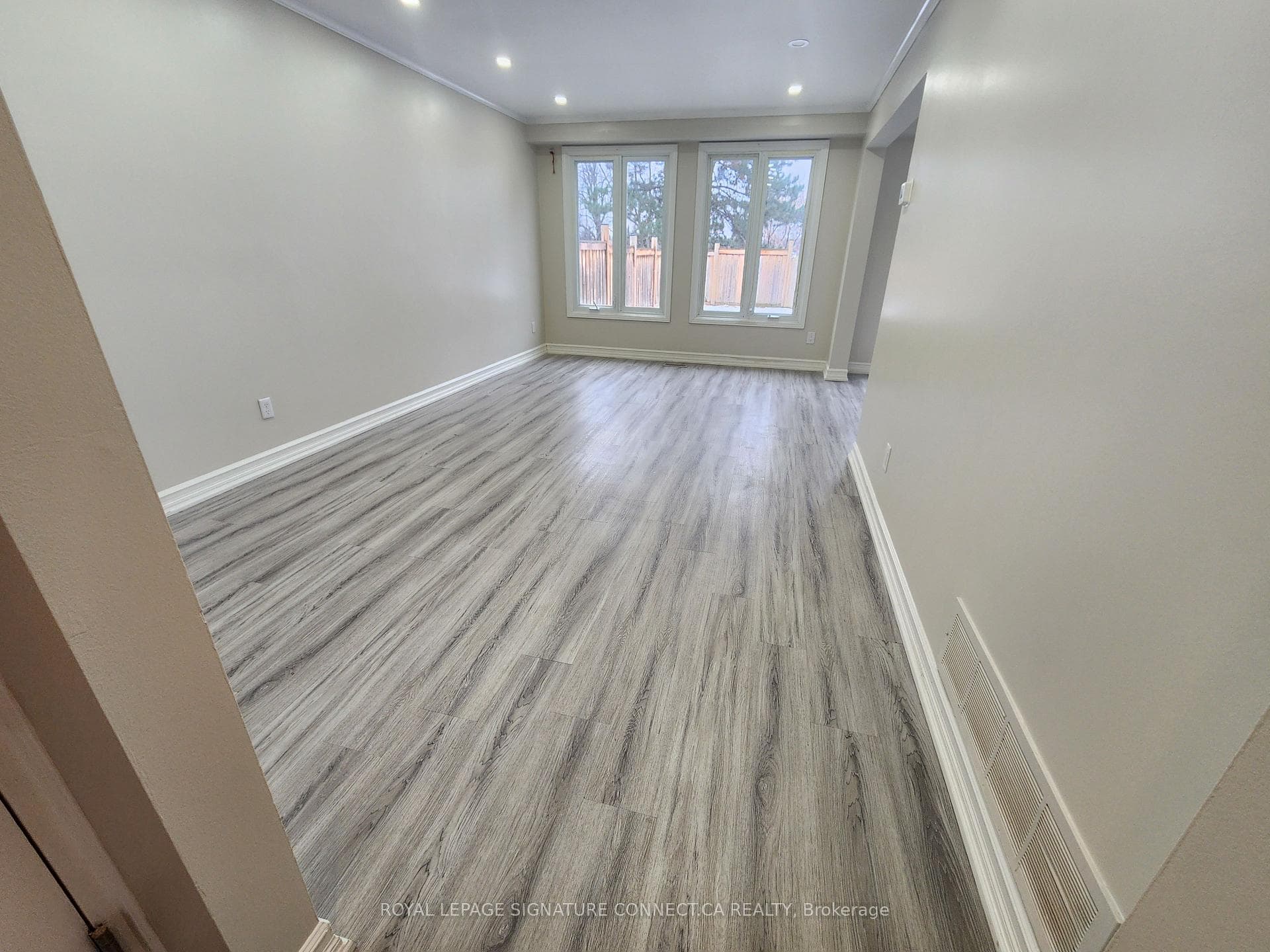 74 Trillium Crescent photo 3