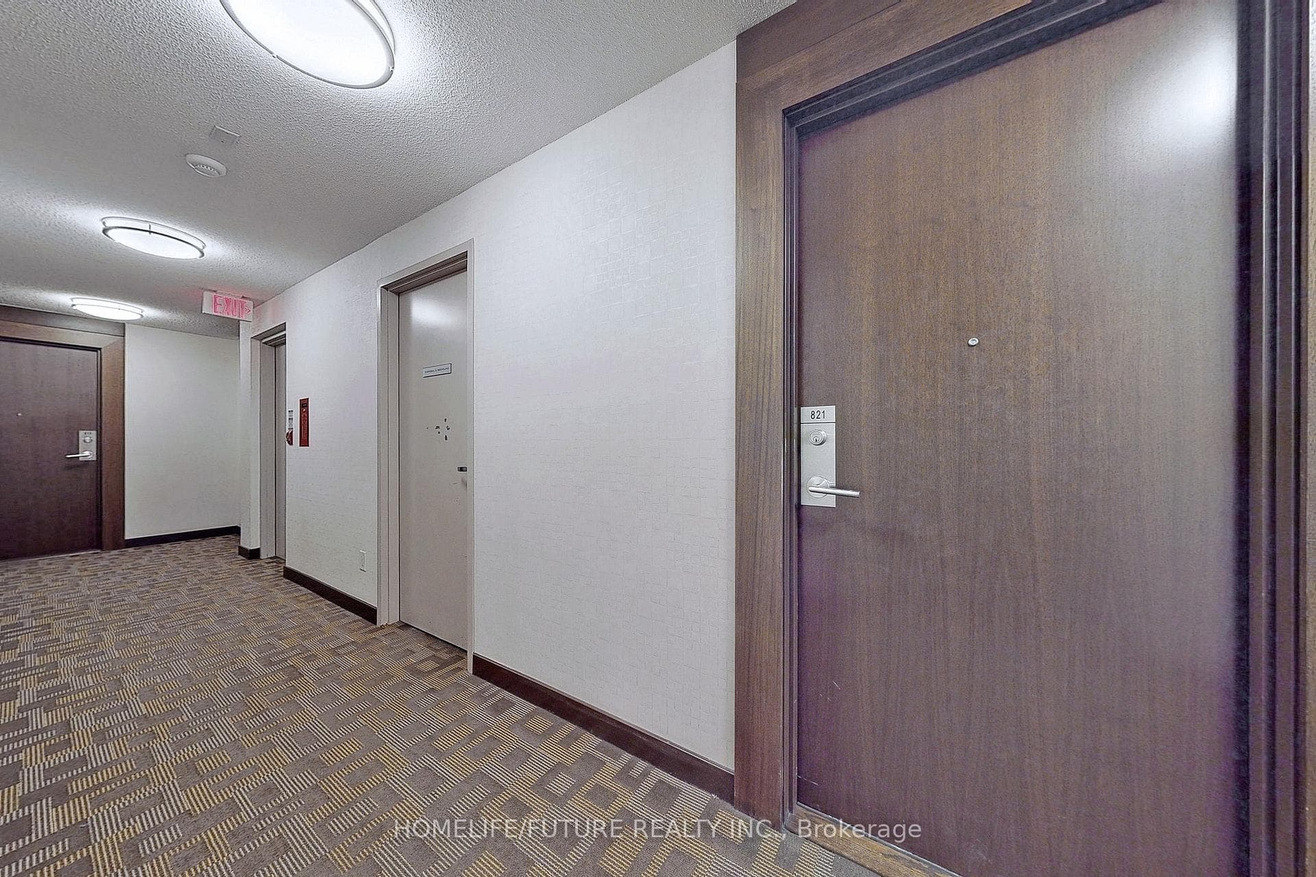 181 Village Green Square Unit 821 photo 3