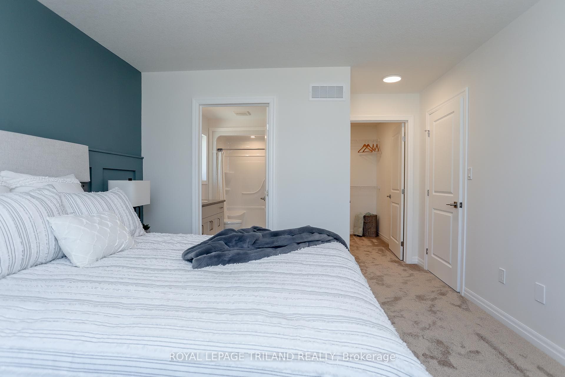 168 RENAISSANCE Drive photo 27