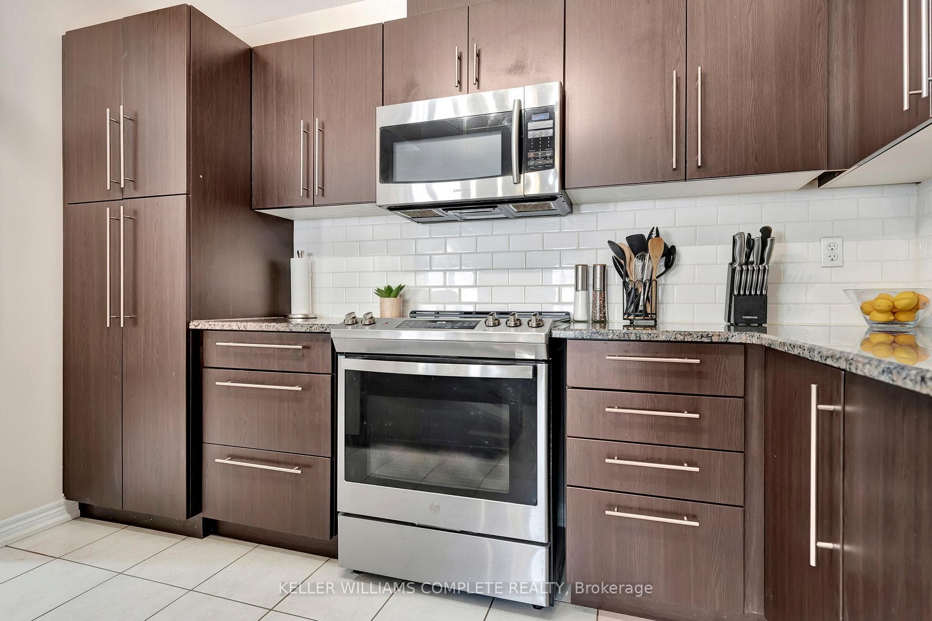 54 NISBET Boulevard Unit 8 photo 10