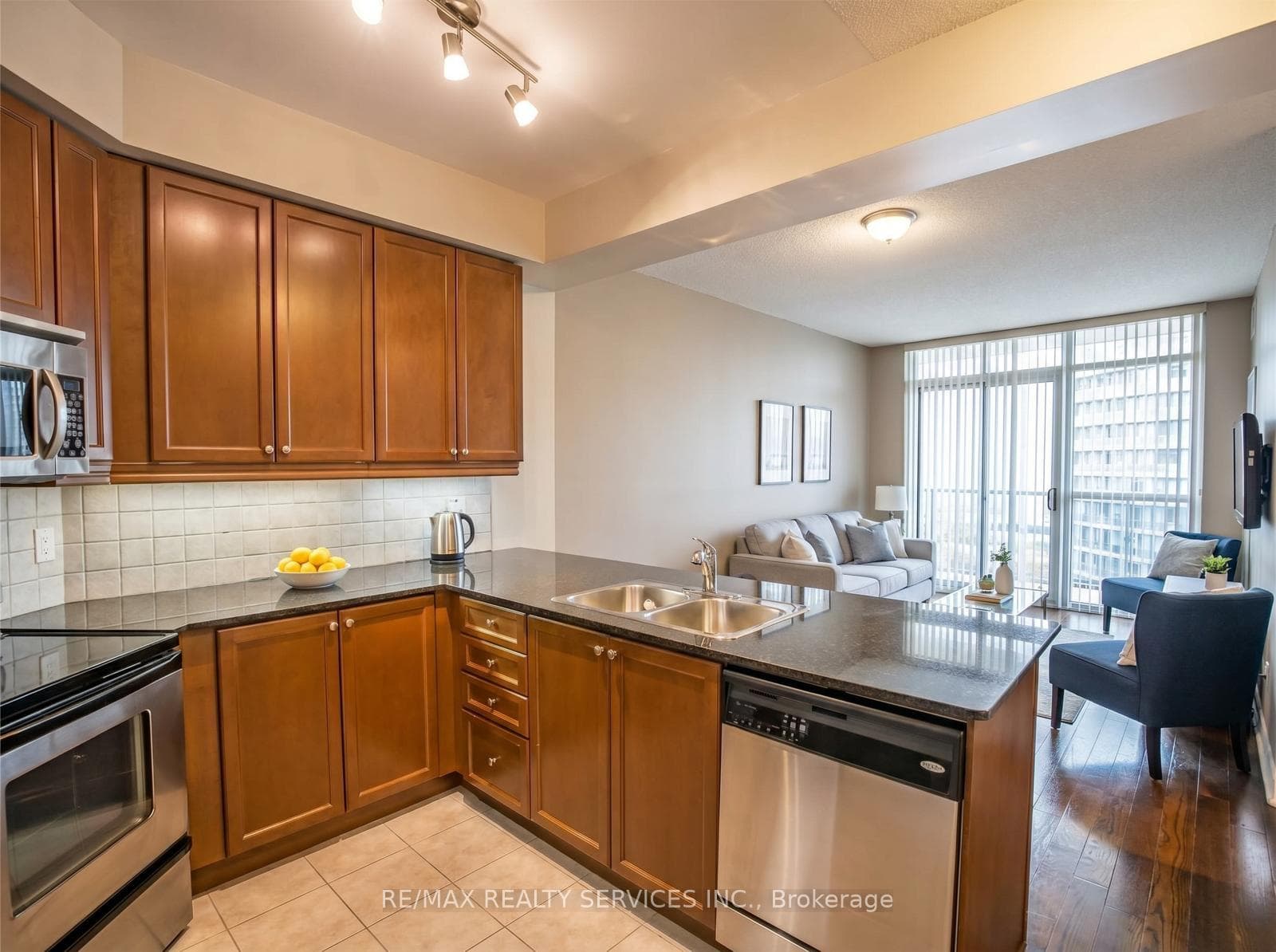 80 Absolute Avenue Unit 1108 photo 4