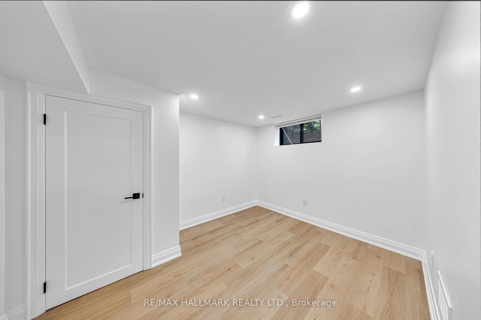 978 Midland Avenue photo 41