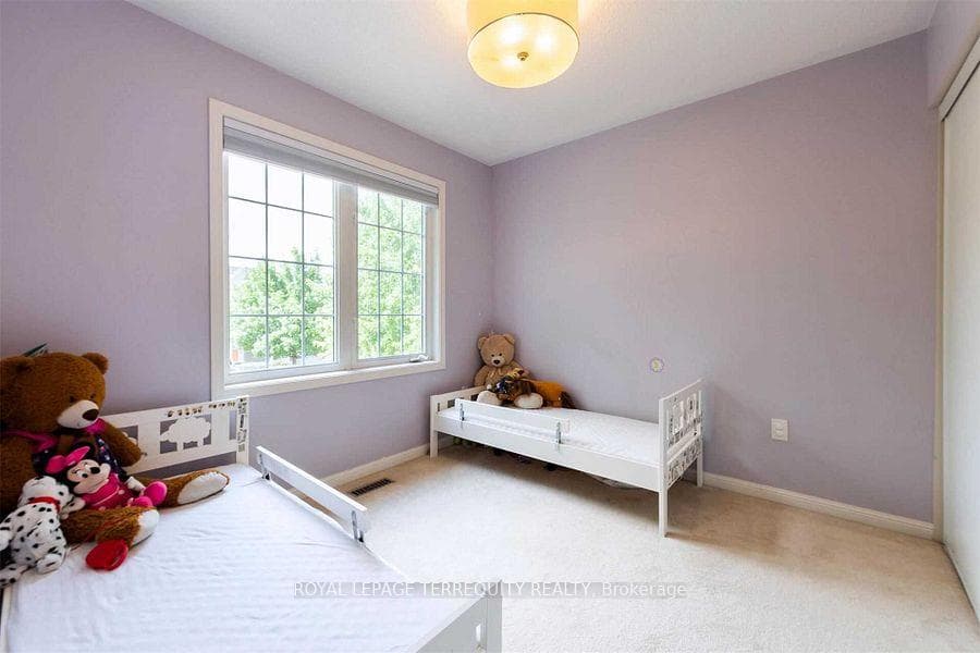 2458 Baintree Crescent photo 29
