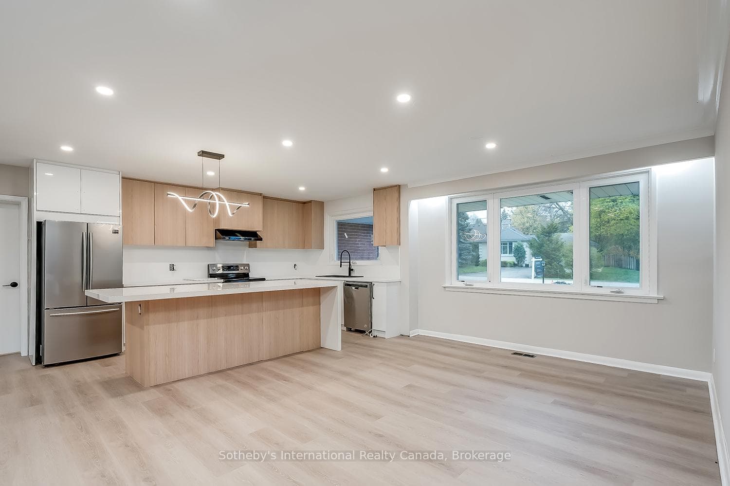 272 Pinehurst Drive photo 6