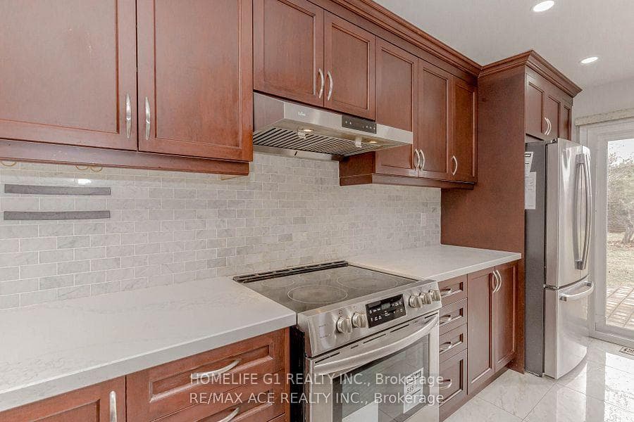 1319 Greenwood Crescent photo 22