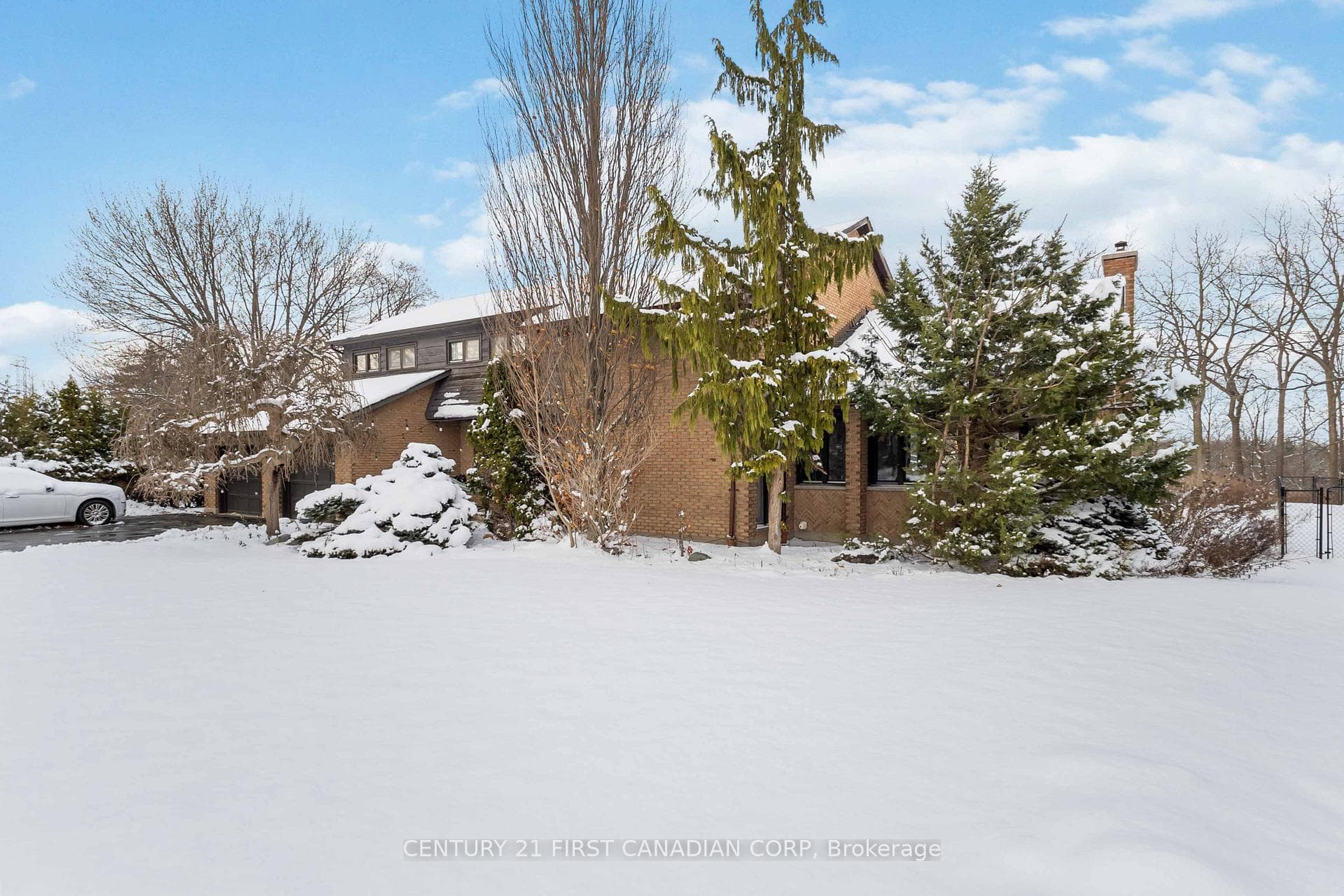 239 Woodworth Crescent photo 5