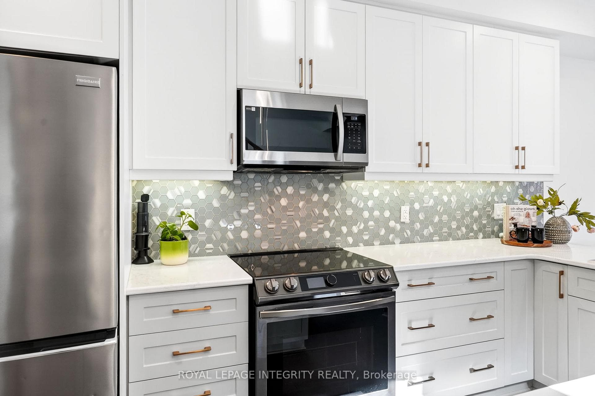 112 Jardiniere Street photo 12