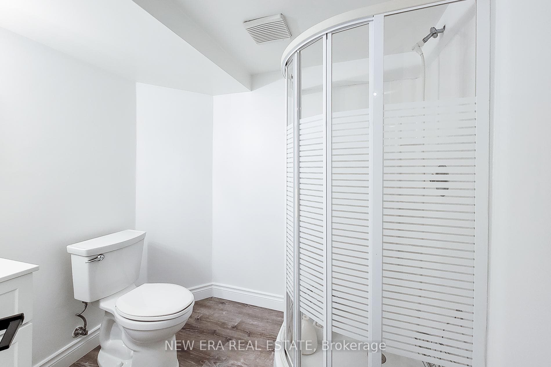 29 Woodside Square photo 42