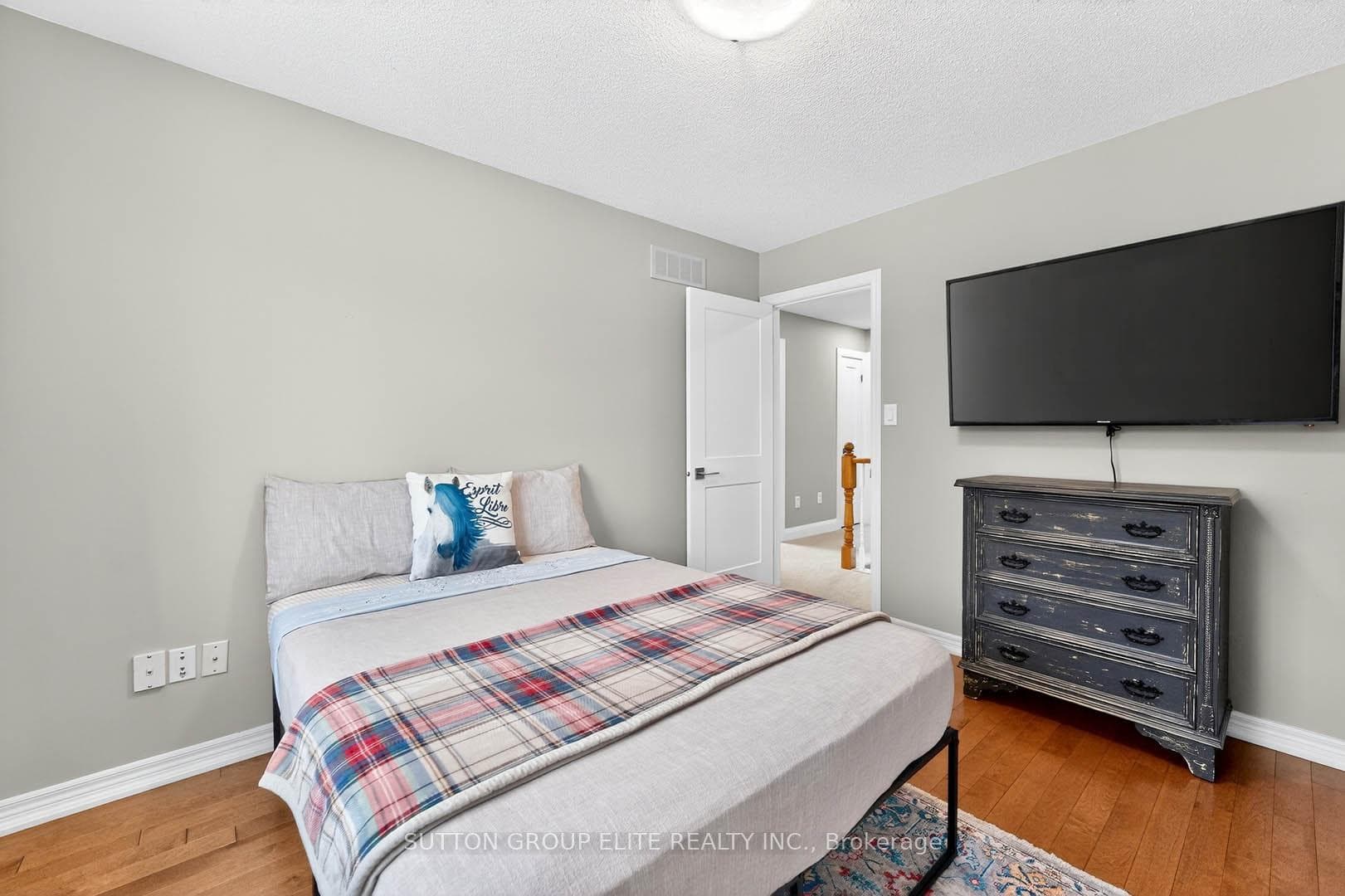 11 Elderberry Lane photo 37