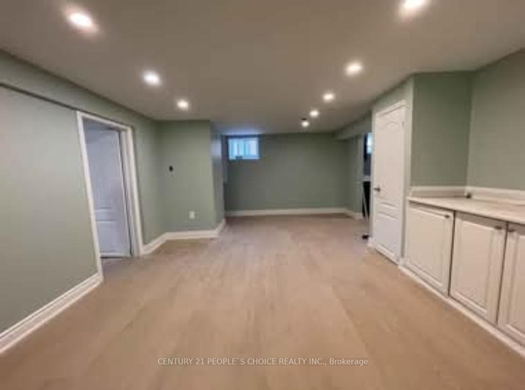 6938 Warden Avenue Unit Lower photo 9