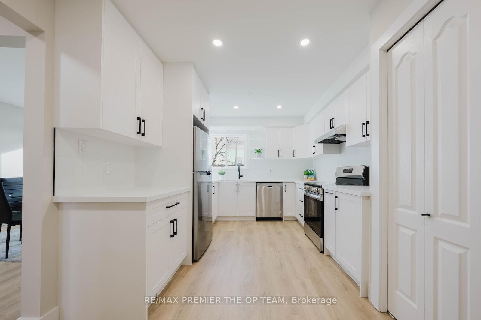 22 Henderson Drive photo 16