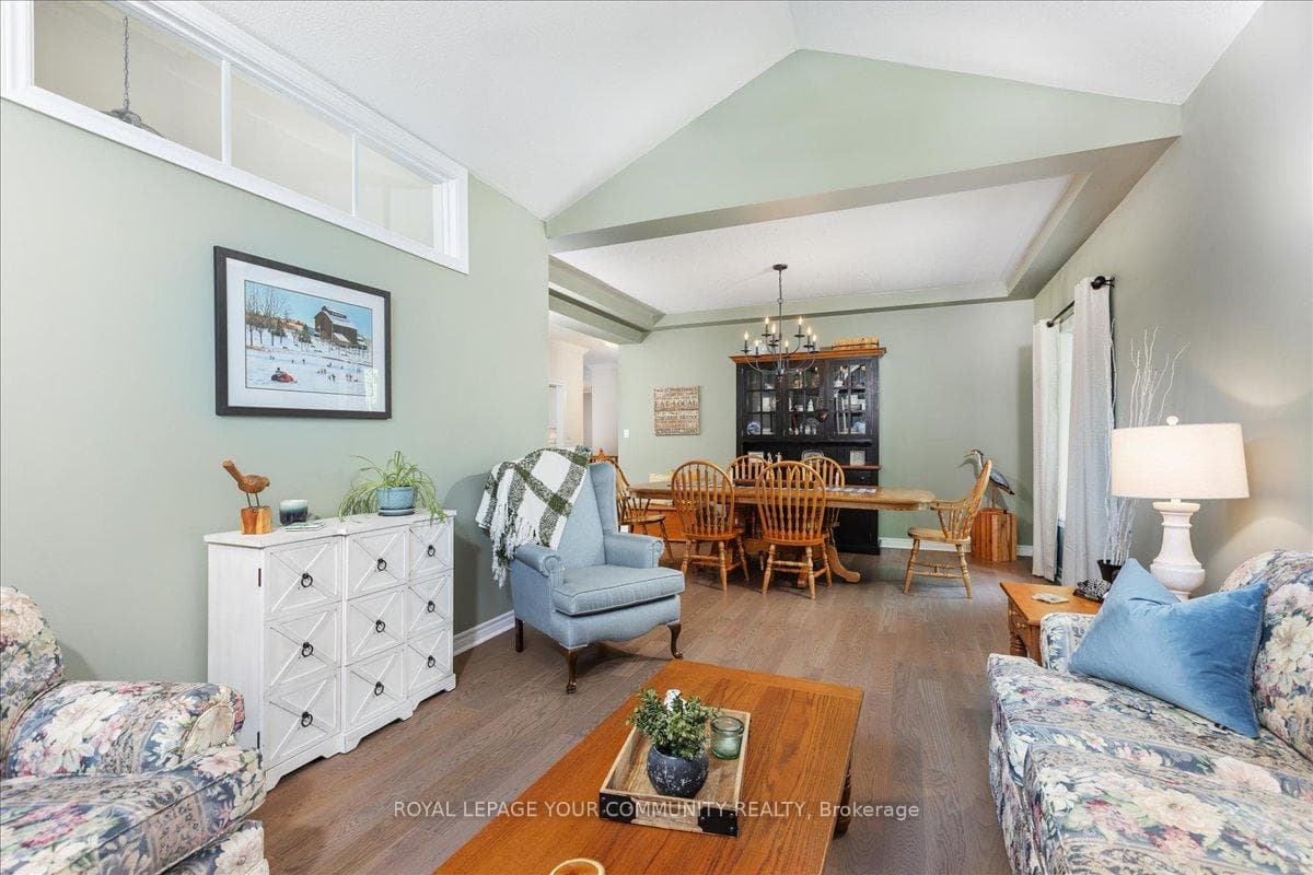 120 Waterbury Crescent photo 7