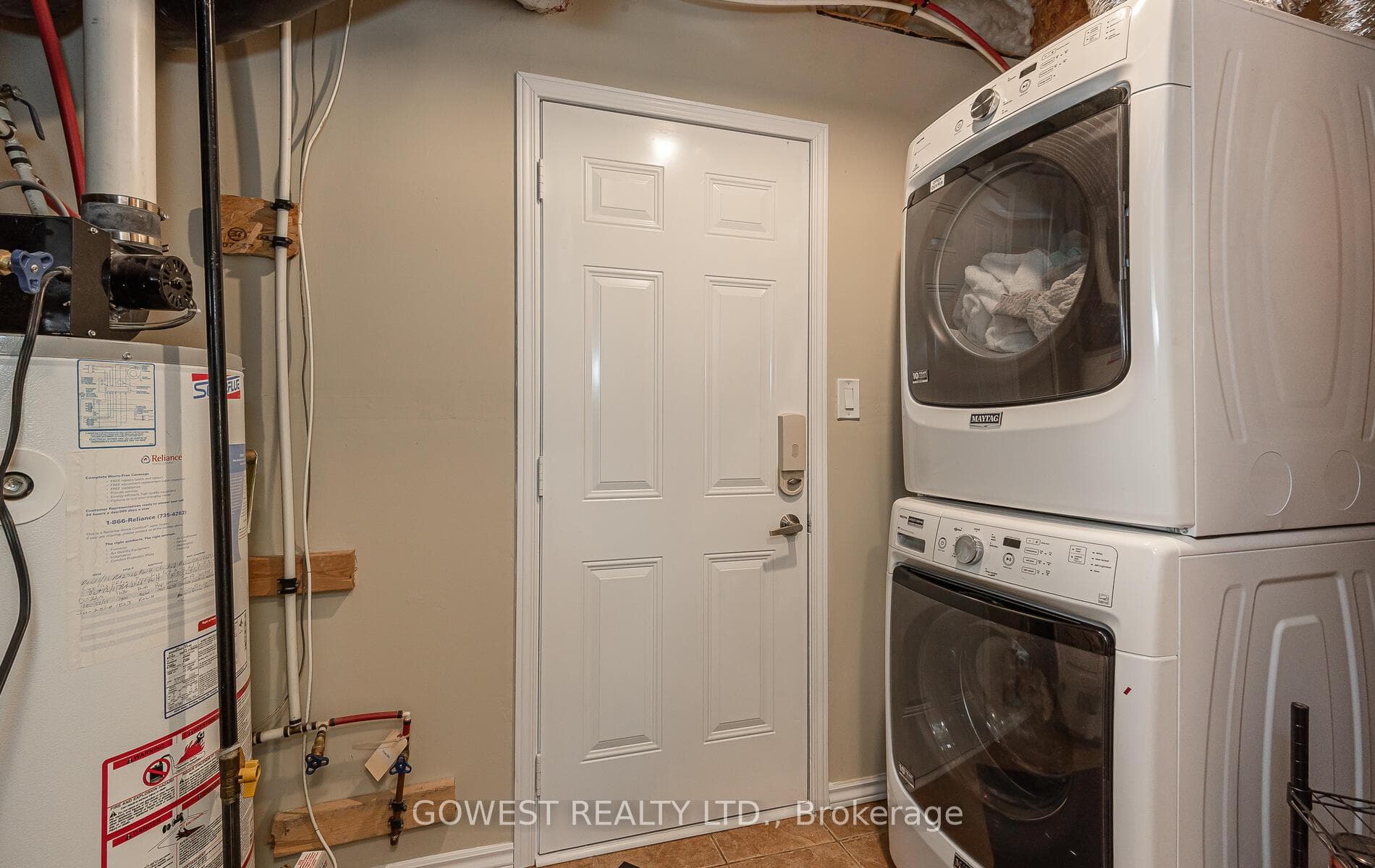 207 Schreyer Crescent photo 35