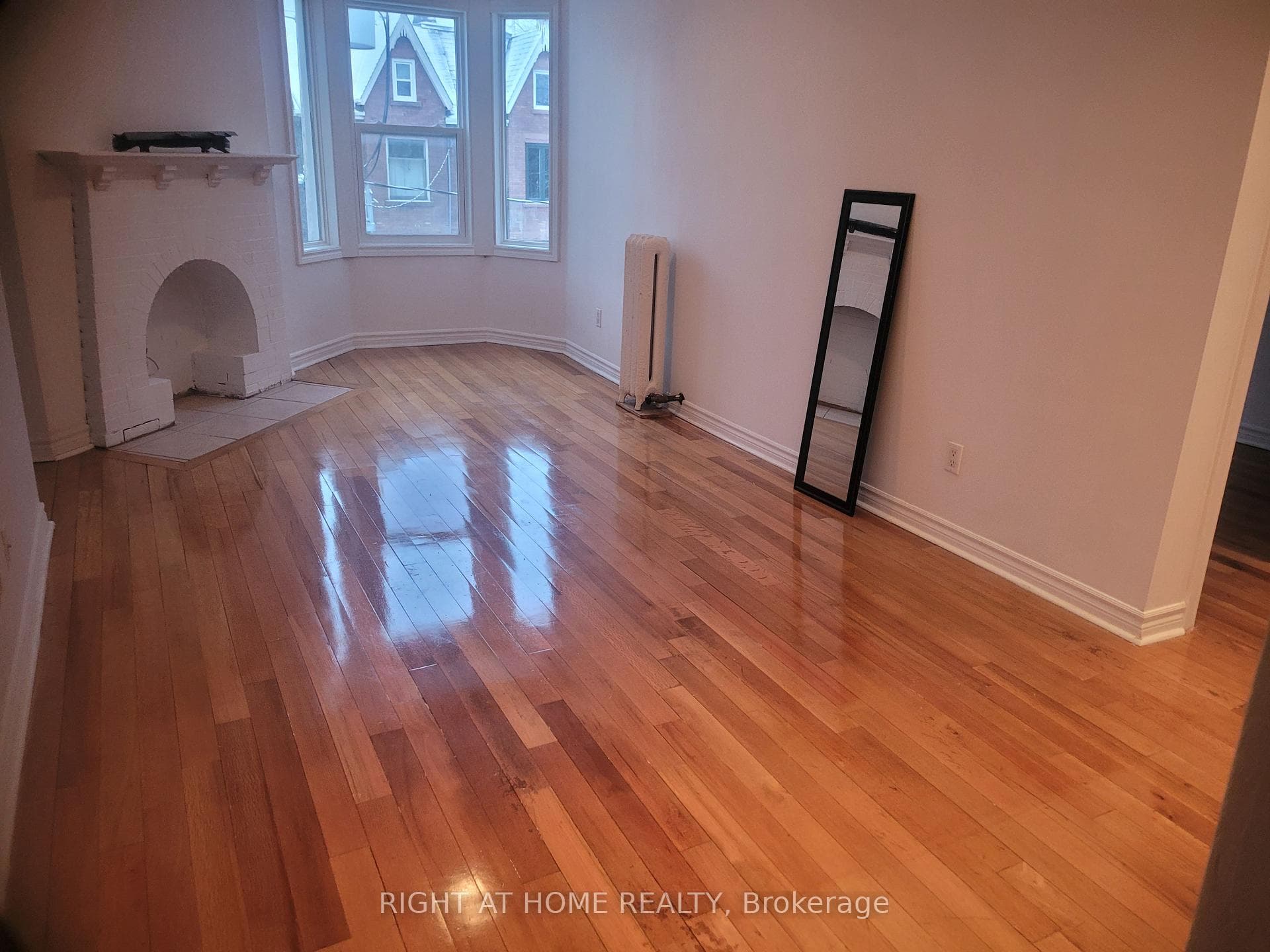 120 Cowan Avenue photo 5