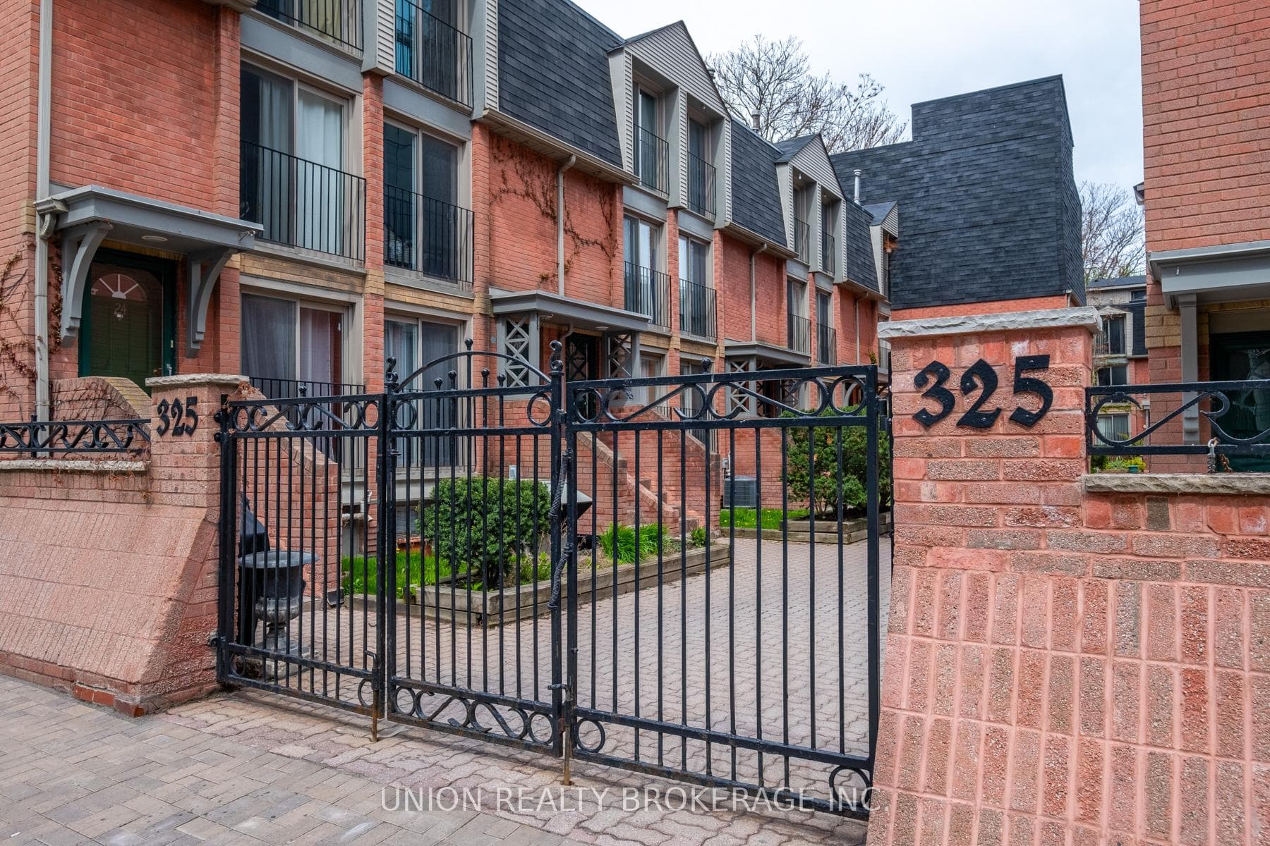 325 Jarvis Street Unit 32 photo 16