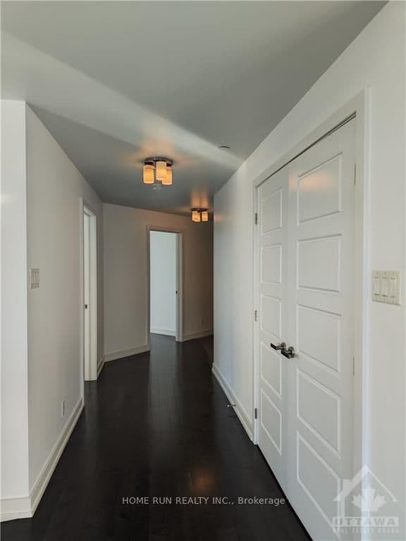 330 TITAN Unit 1210 photo 8