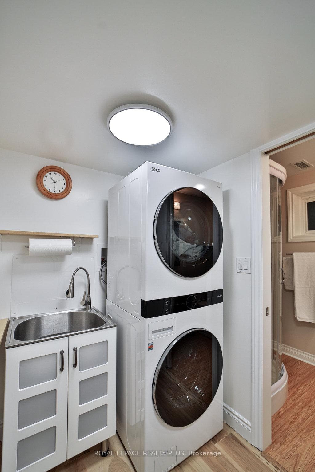 644 Maclaren Drive photo 35