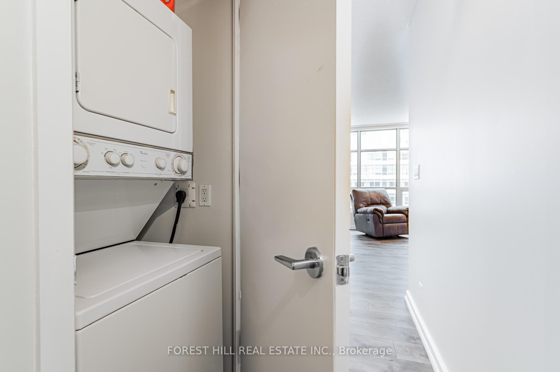 350 WELLINGTON Street Unit 424 photo 26