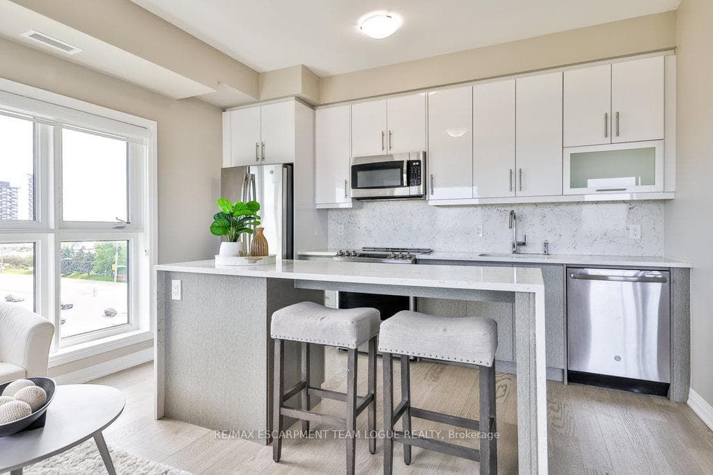 128 GROVEWOOD COMMON N/A Unit 509 photo 9