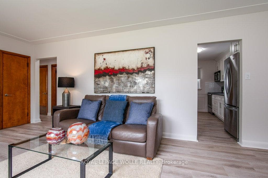 155 Oriole Street photo 10