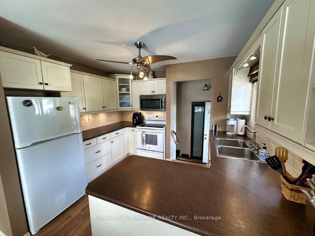 151 Essex Court photo 10